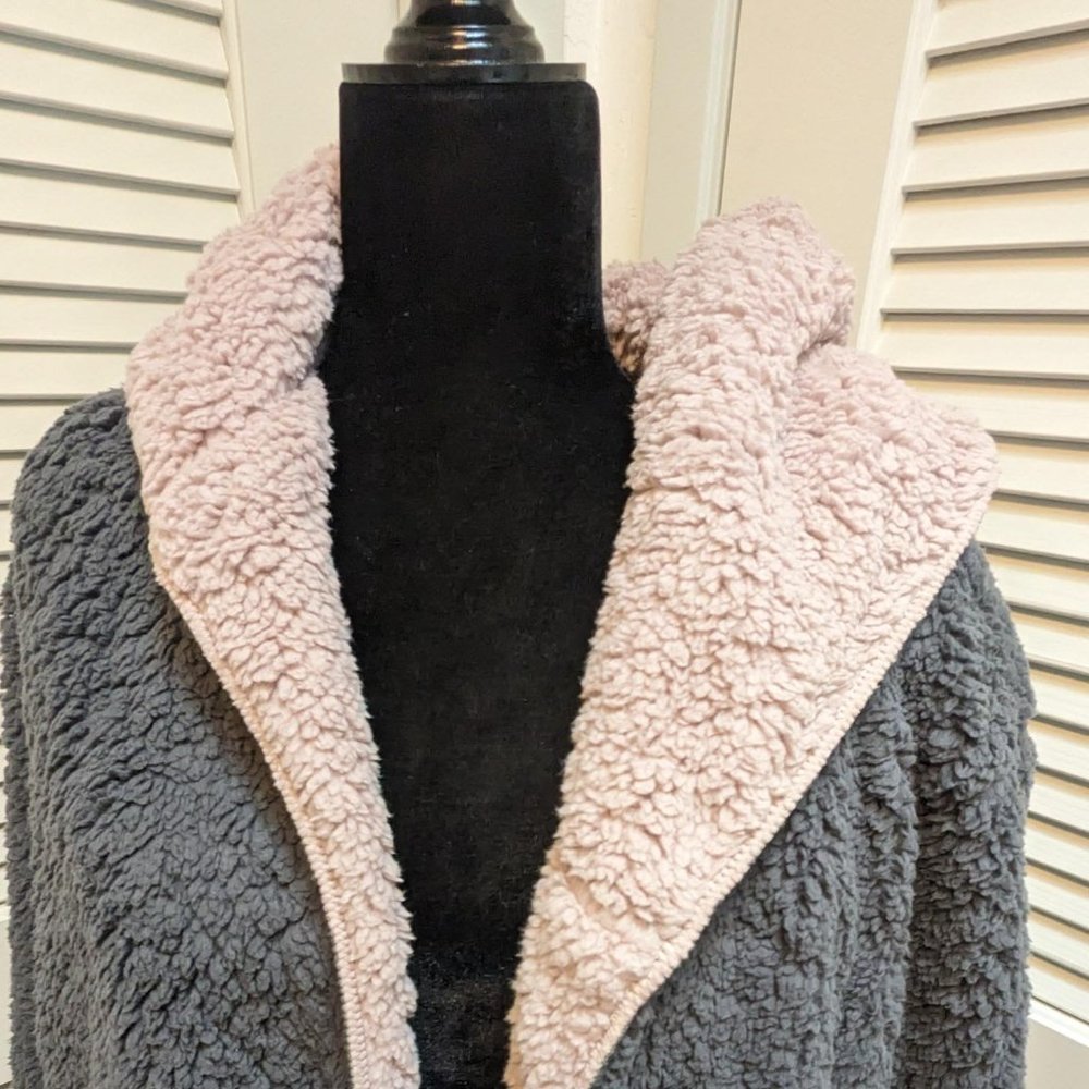 Women's Plus XXL Cozy Sherpa Wrap Grey/Pink - Picture 6 of 13